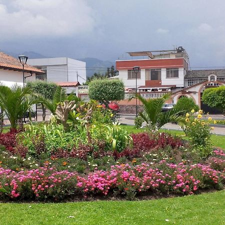 Hostal El Parque Tababela Exterior photo